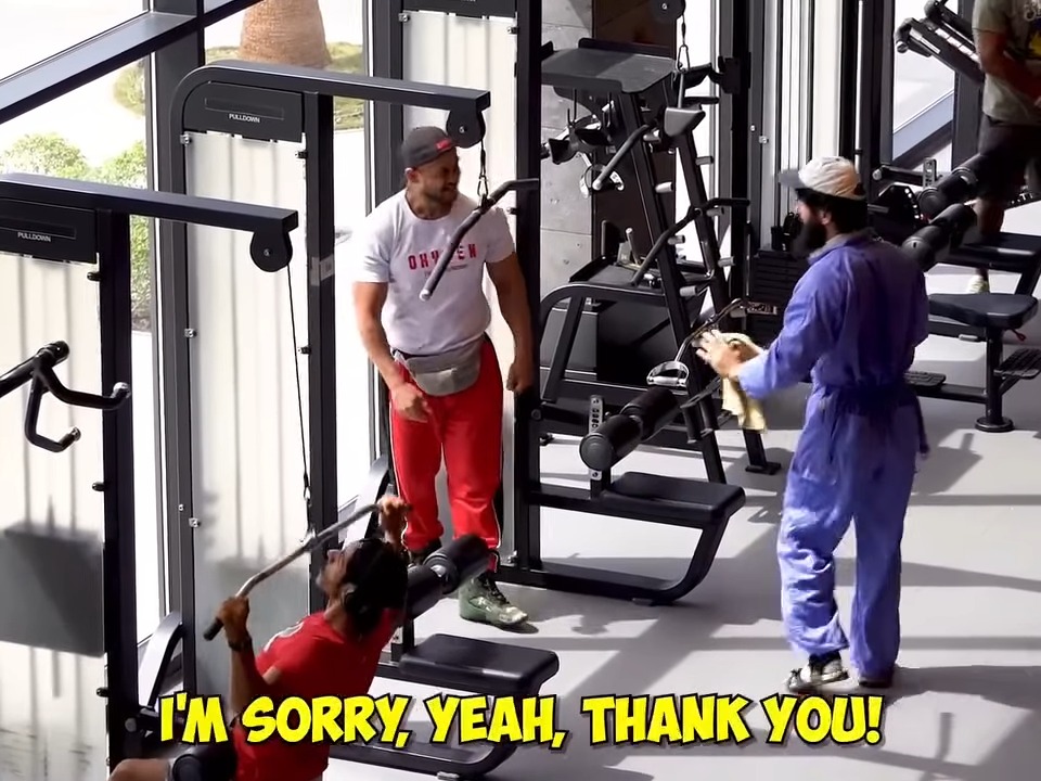 Too Heavy for me or for you😁 #anatoly #gym #prank | Kumpulan Video ...