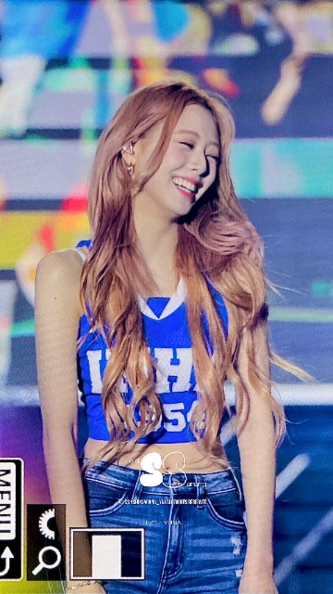 [ #YUNA ] :: her body is so perfect 🔥 ITZY performance at INHA ...