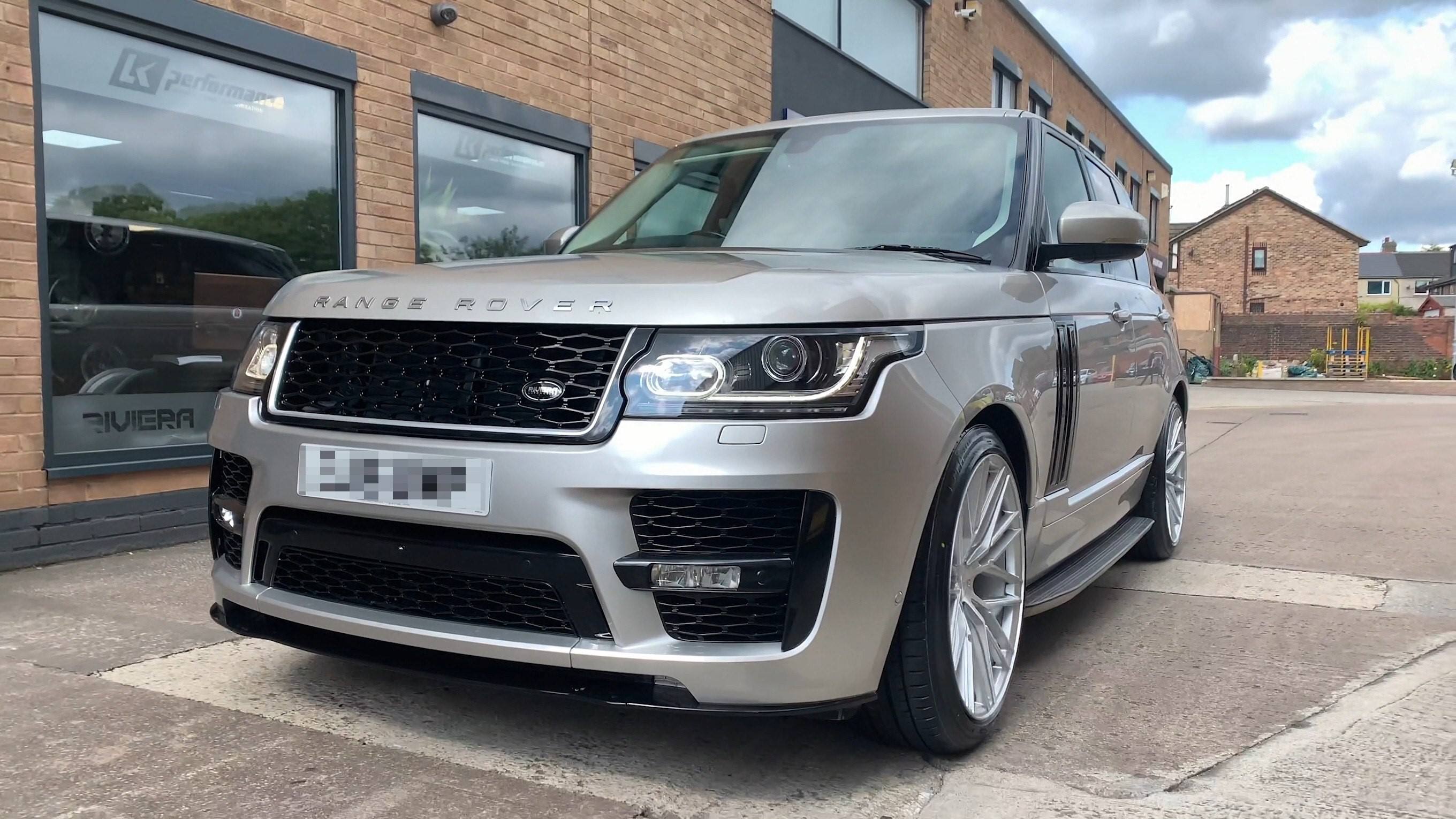 Land Rover Range Rover Vogue SE 2013+ Riviera SVO Styling Kit is ...