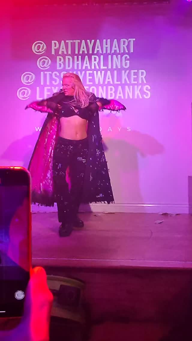 Temu Britney 🖤 #britneyimpersonator #britneytribute #britneyonemoretime ...
