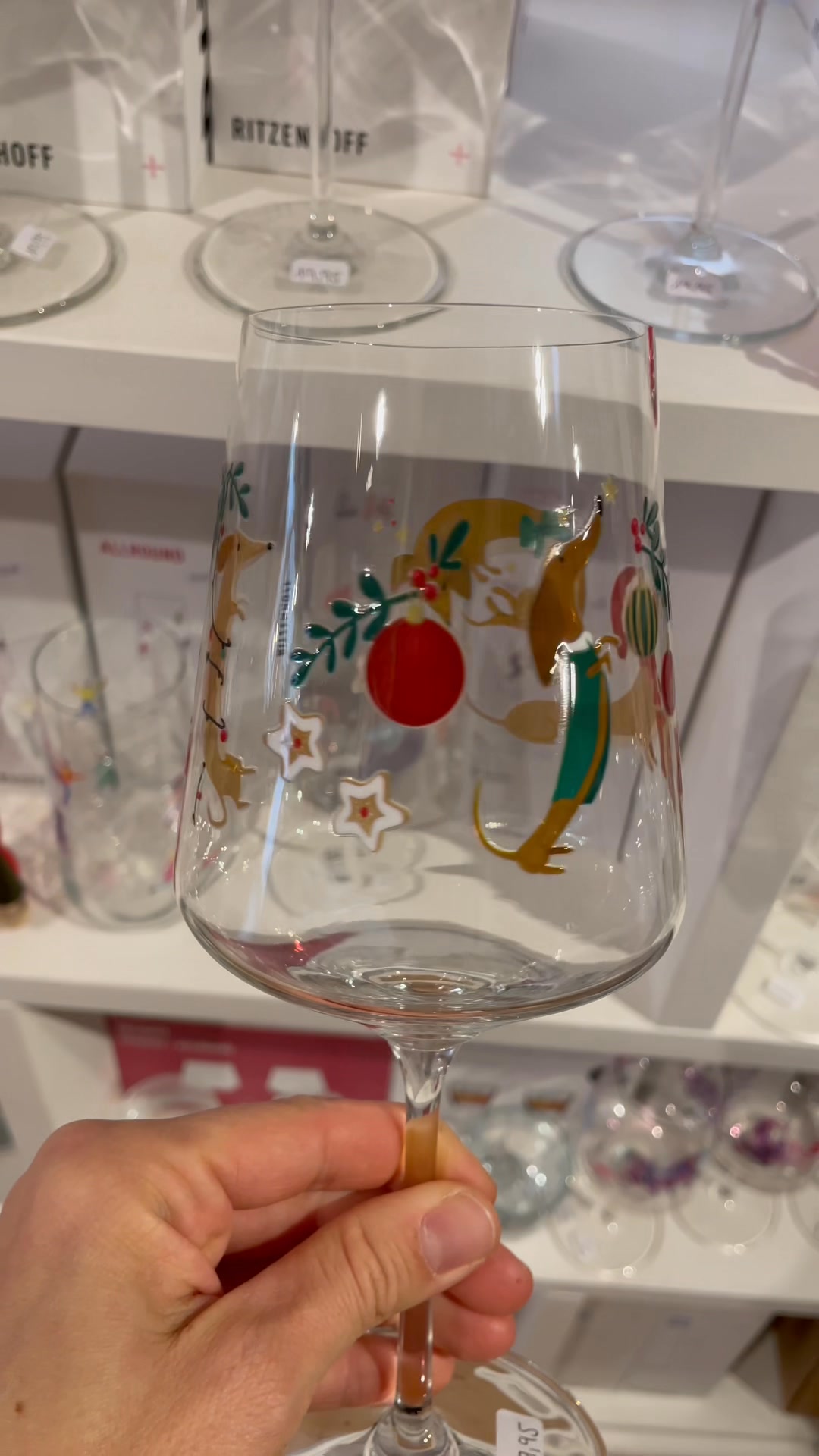 Fir eis Dackelfrënn ❤️ 🐶 ❤️, Sold out, Mir si verléift., E Wäiglas vu Ritzenhoff., 📍online op https://www.eicatcher.lu/de/shop/detail/8211004 | Eicatcher