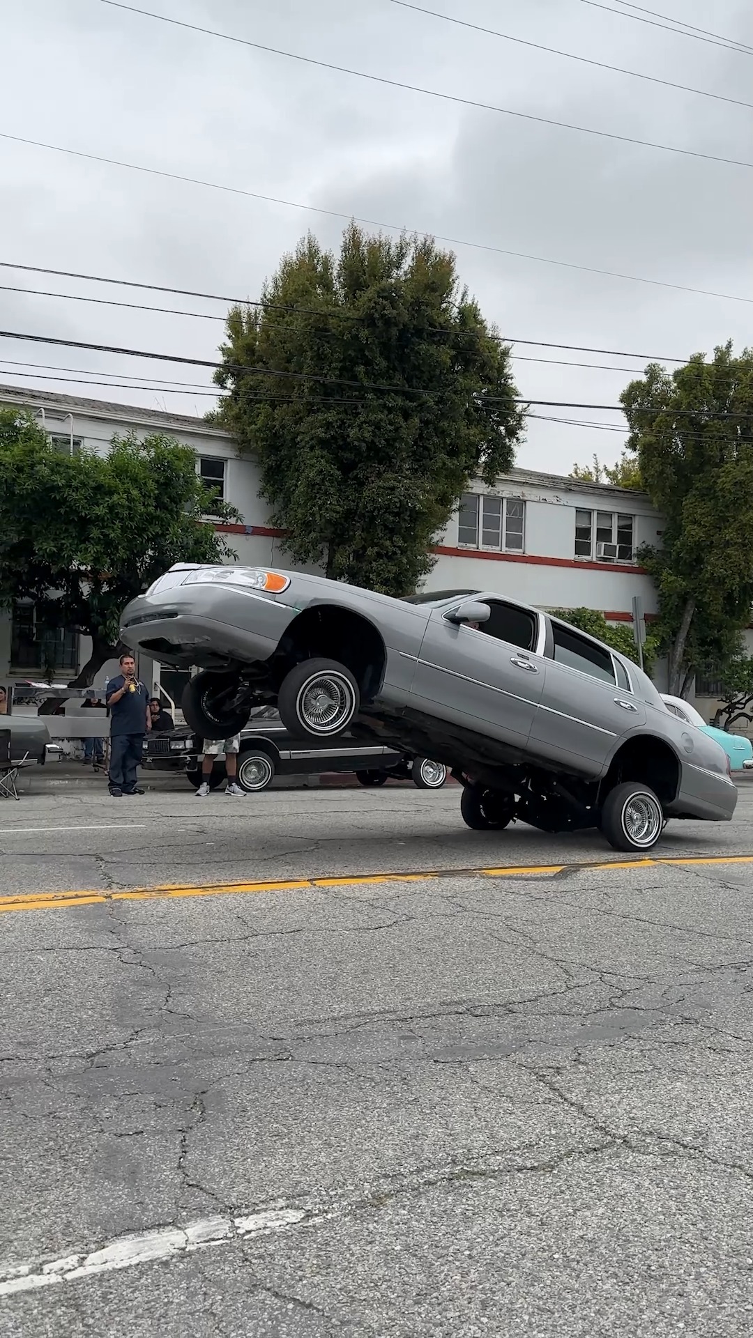 Lincoln Town Car lowrider hopping in the streets! 🔥🛞 Your ride's