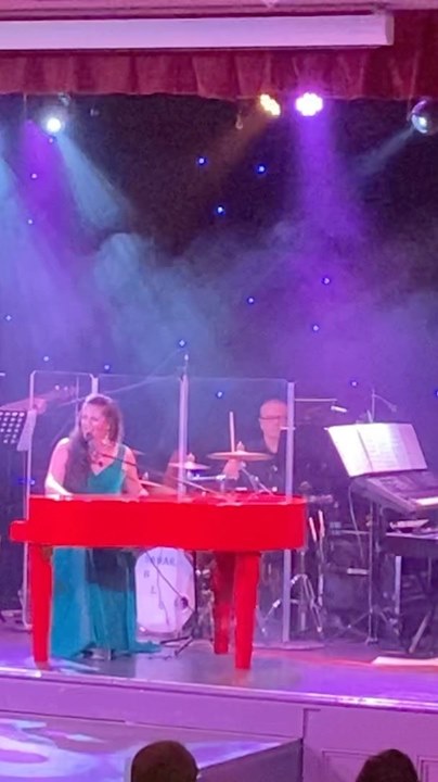 Here’s another clip from my show at Littlecote Warner Leisure! I had ...