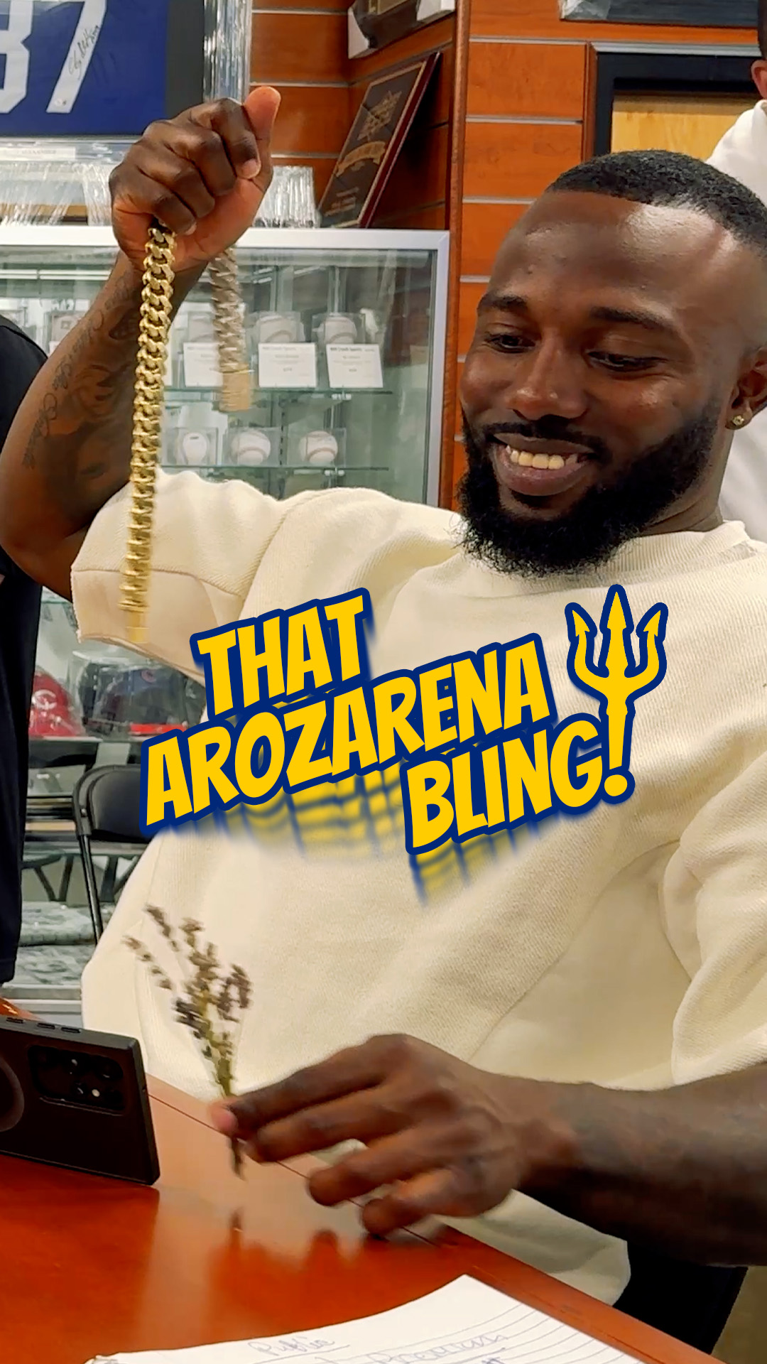 Randy Arozarena Responds in the 𝗕𝗘𝗦𝗧 𝗪𝗔𝗬 to Young Fan