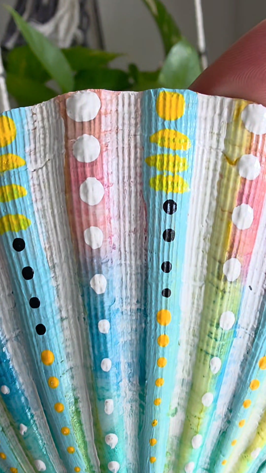 Happy Friday friends! ️ ️Off to VA #shellpainting #paintedshells 🐚🐚 ...