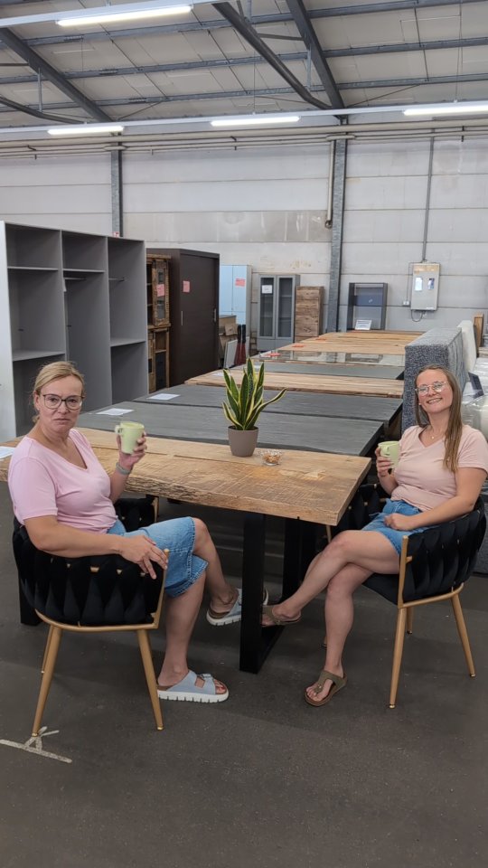 Bei uns findet ihr viele schöne neue Esstische und natürlich die passenden Stühle dazu 🥰 Wir freuen uns auf Euch!!! Euer Team der Möbel-Fundgrube Lüneburg , www.moebel-lueneburg.de, #wohnen