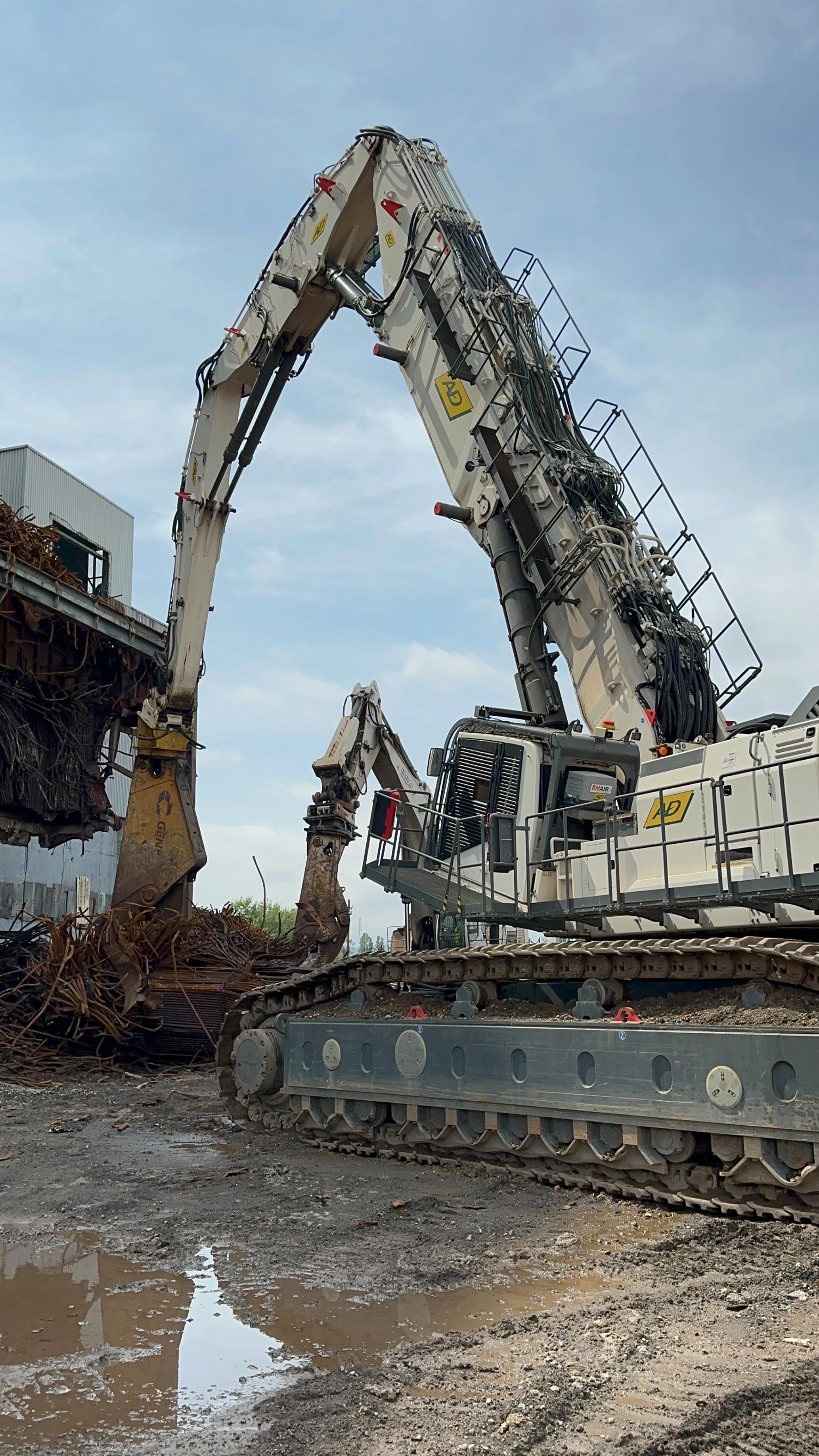 ラモス This is the 2nd LARGEST Demo Excavator In Europe: Aregger Demolition