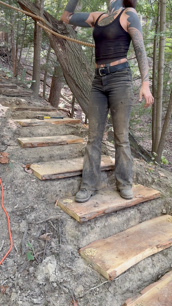 Butt dust #sawmill #sawmilling #onsitemilling #bandsawmill #chainsaw # ...