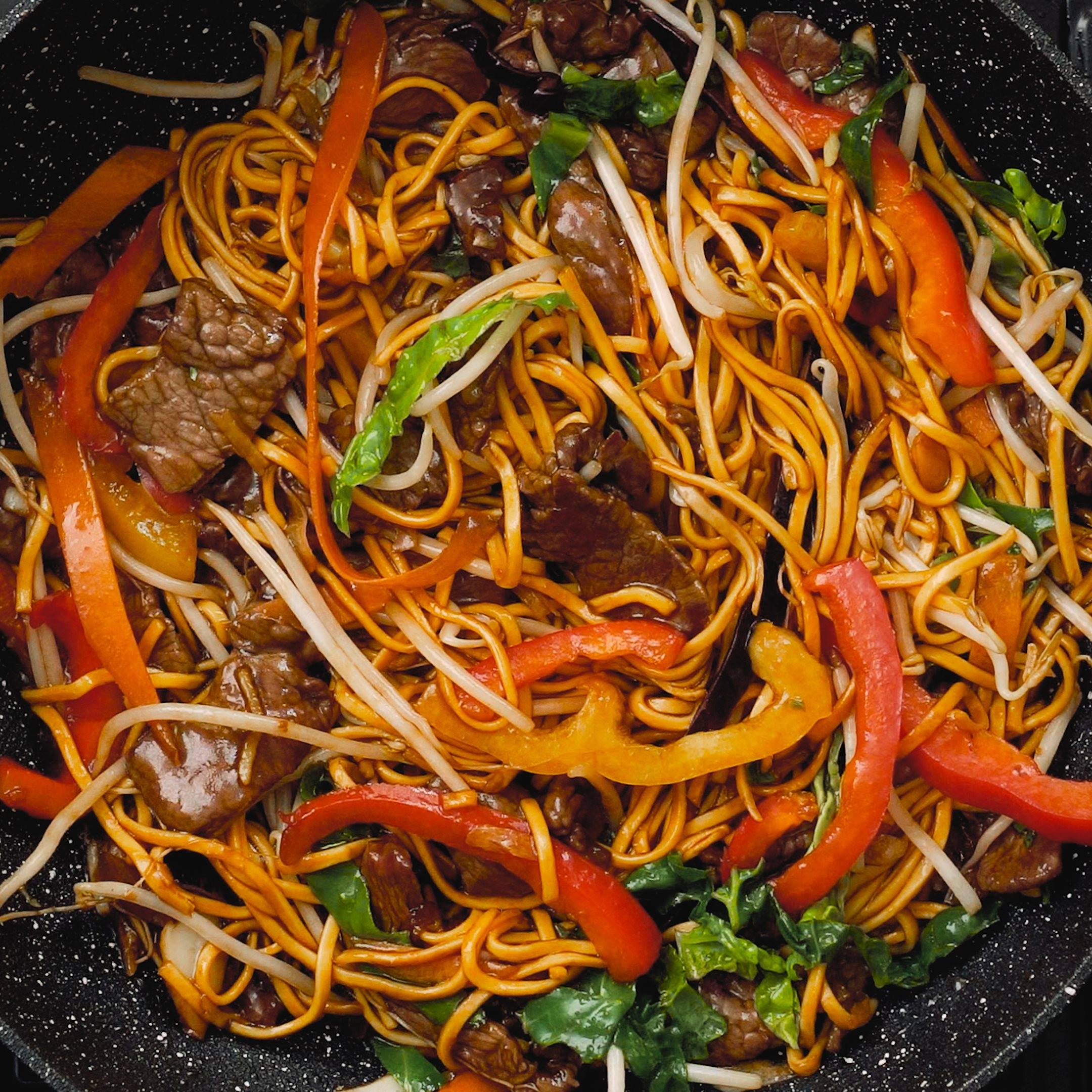 Beef Steak & Noodle Stir Fry 🍜🥢 Beef Steak & Noodle Stir Fry 🍜🥢 Juicy