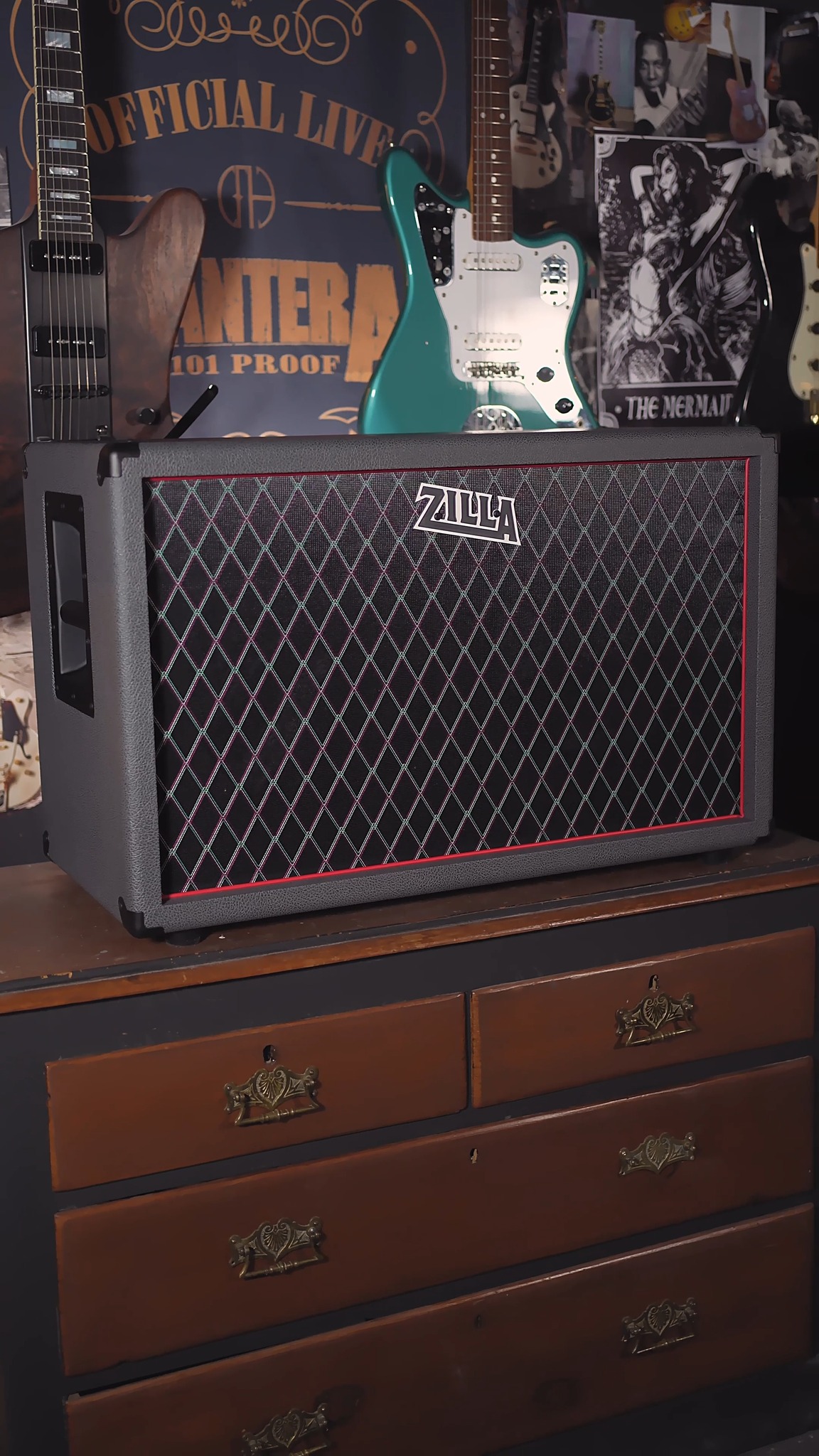 Plum Fatboy 2x12 with black hardware, black pipe and salt'n'pepper