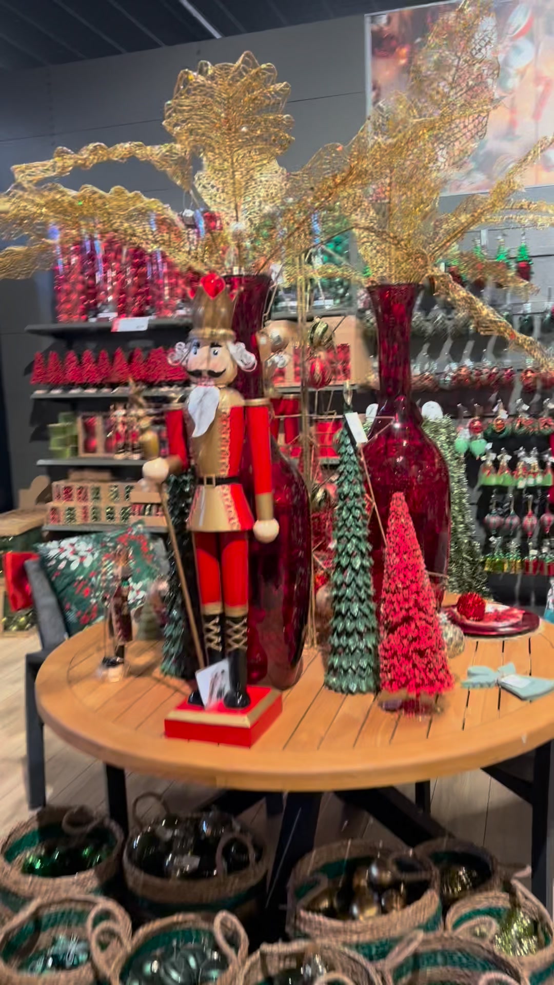 Het is 🌟KERSTGENIETEN🌟 bij Intratuin Cruquius! Een prachtige Kerstshow ...
