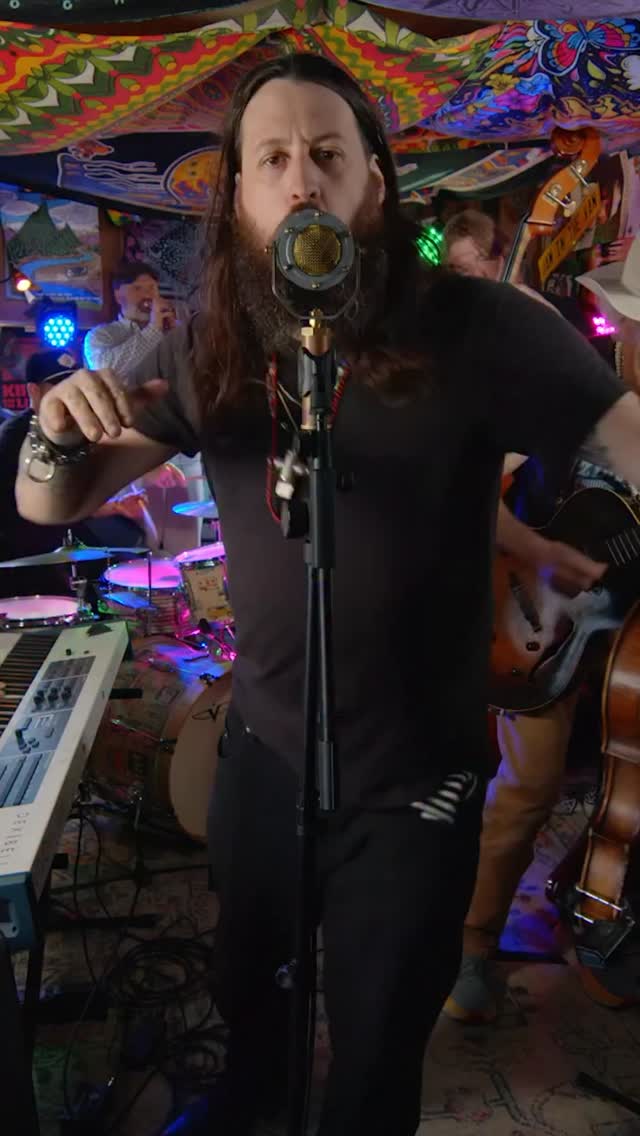“Got My Own Thing Now” Live at ‘Jam in the Van” In this exclusive Jam ...