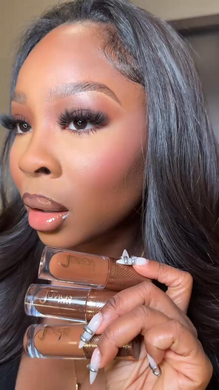 If your bronzer doesn’t blend like this .. it’s time for an upgrade ! 🤎 ...