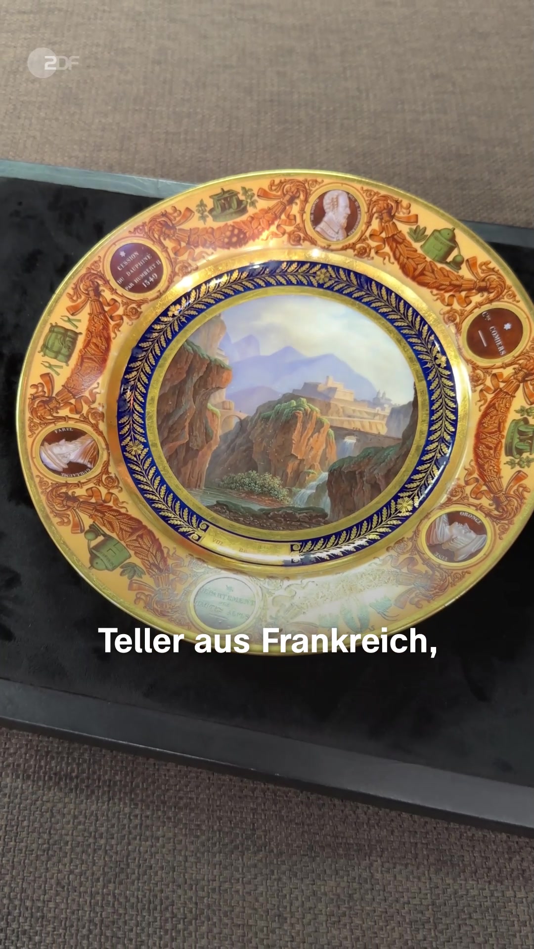 Was Fabian mit diesen zwei Tellern macht? Eine Sache auf jeden Fall NICHT. 🤭 | Bares für Rares
