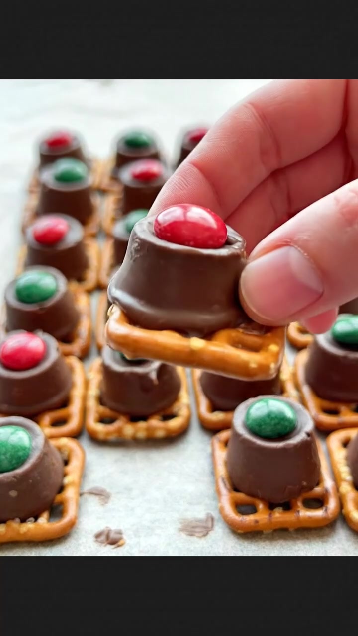 Rolo Pretzels Ingredients: 48 Pretzels squares or small knots 48 Rolo ...