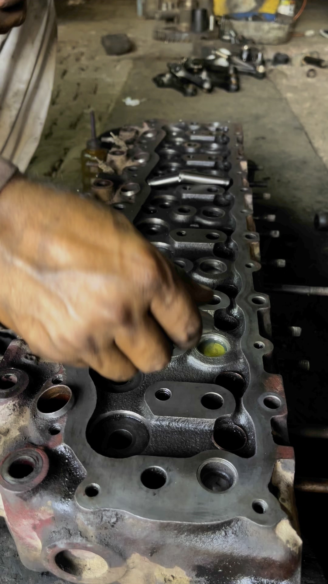 Six cylinder head valve guide fitting #shortsfeed #fypageシ #automobile ...