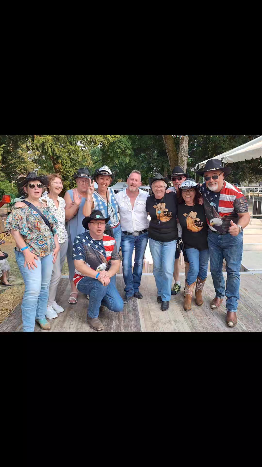 Toujours un plaisir de voir les Crazy Pug . Merci à Country Maz' Dance ...