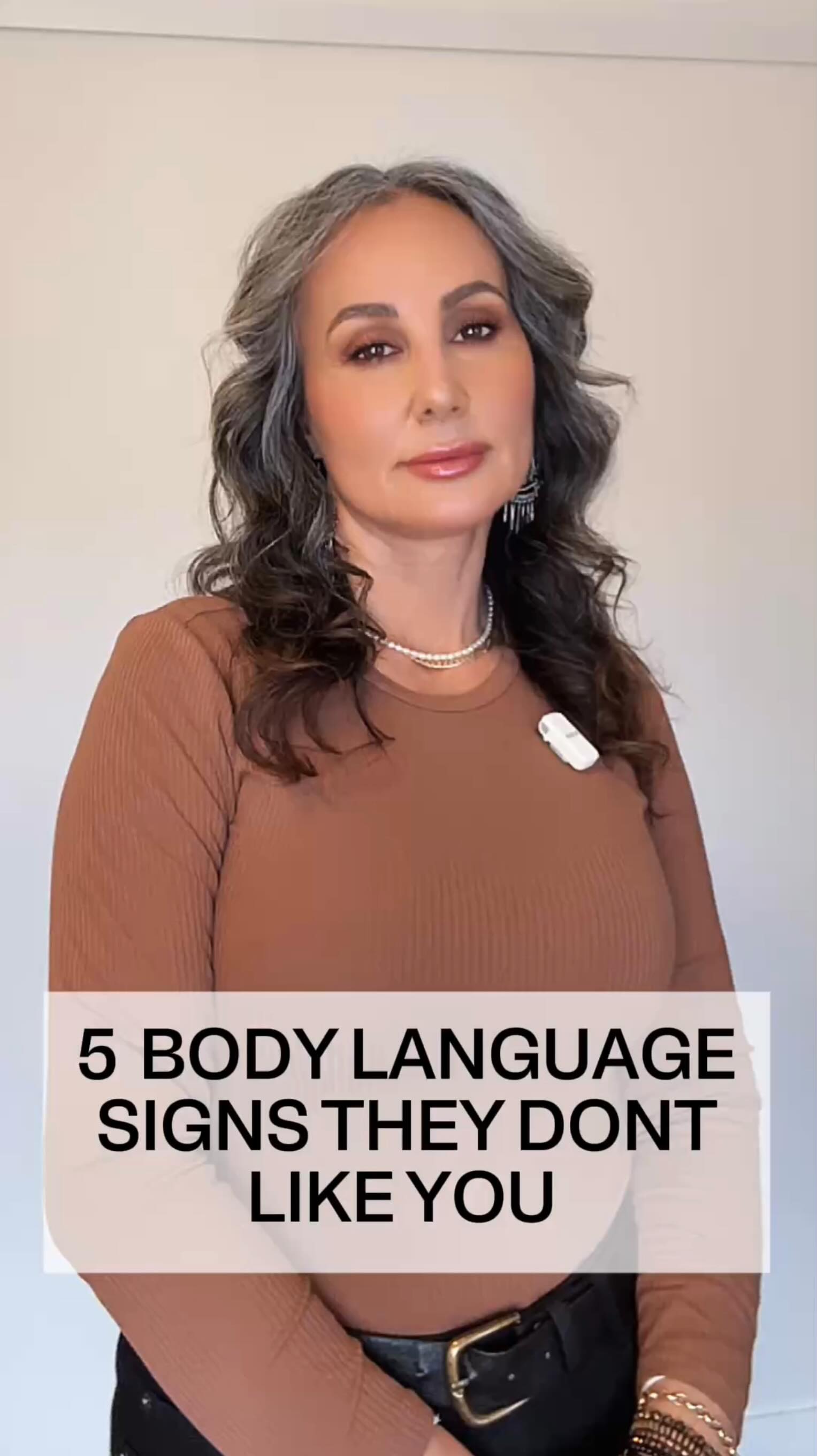 Here’s the body language of someone who doesn’t like you or isn’t ...