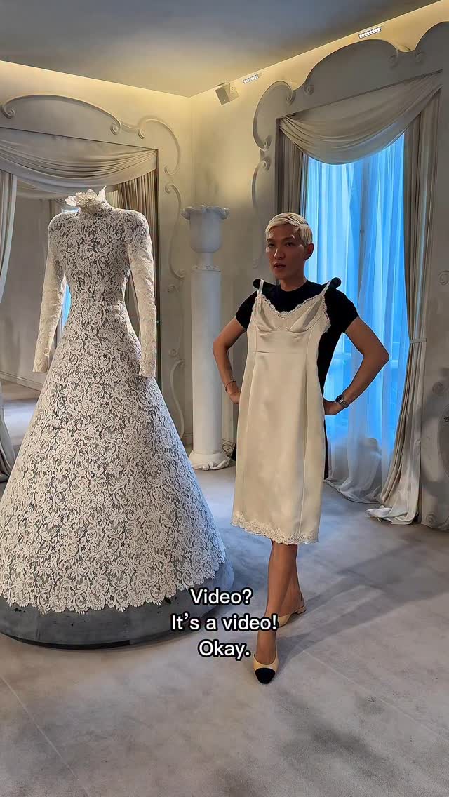 kim kardashian marilyn green dress Marilyn's sequined gown, which was later worn by Kardashian, was designed by the man known as the “American Balenciaga” NA-09.09.25AM