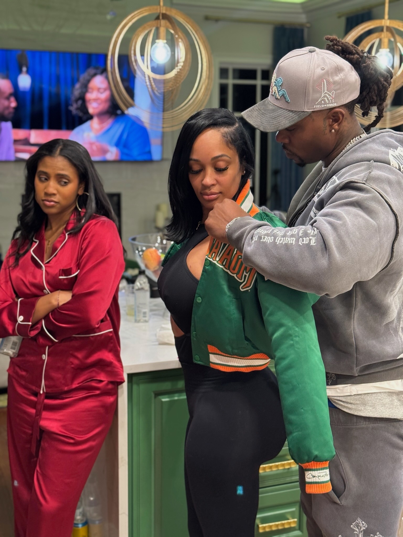 When MoMo checks to make sure Honey Pot and Wayne are still on good ...