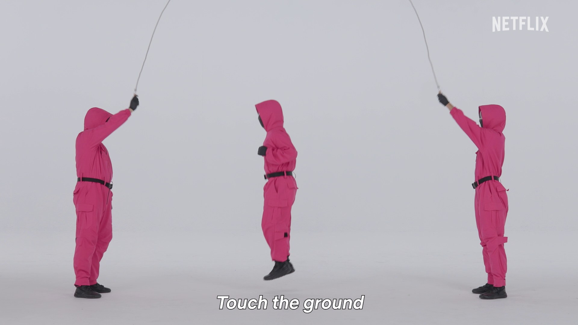 The Pink Guards are here to teach you how to play jump rope, Squid Game ...