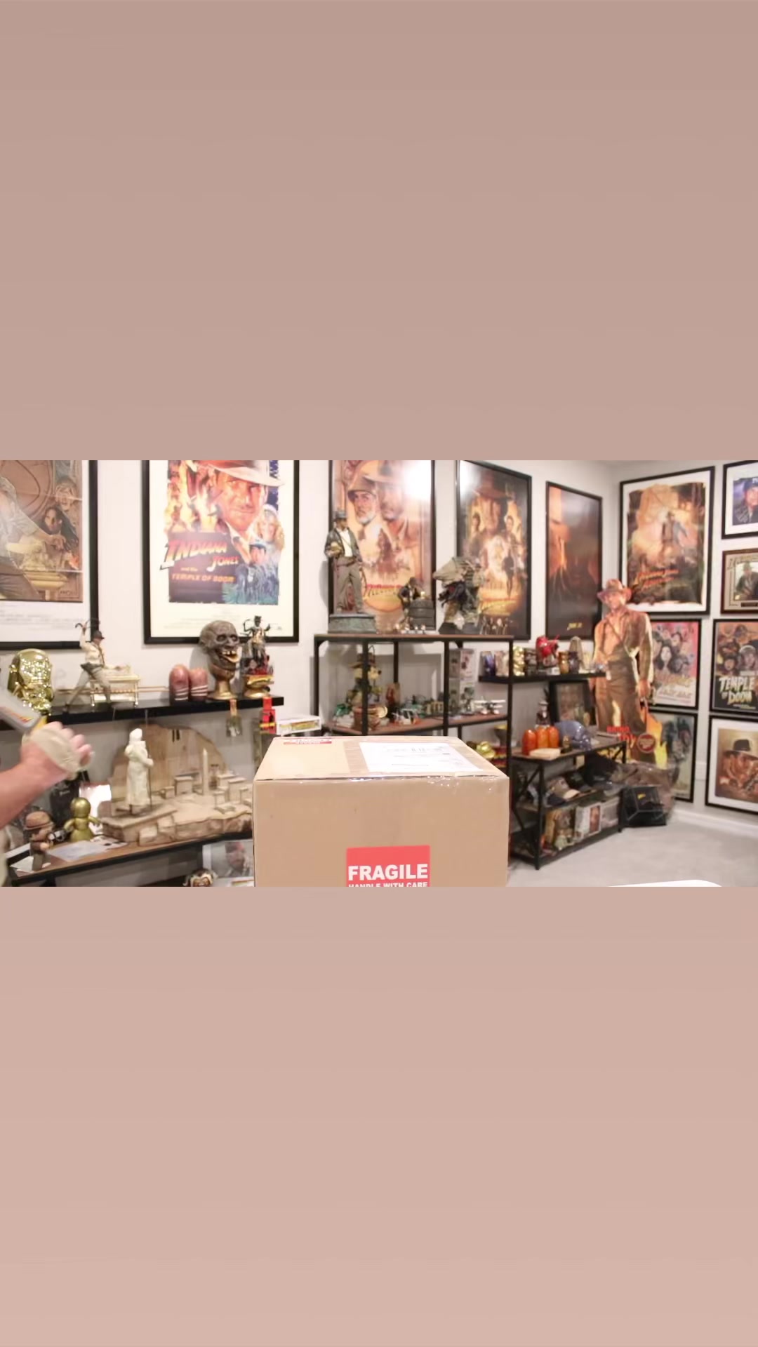 Here is a quick unboxing of the chilled monkey brains prop from