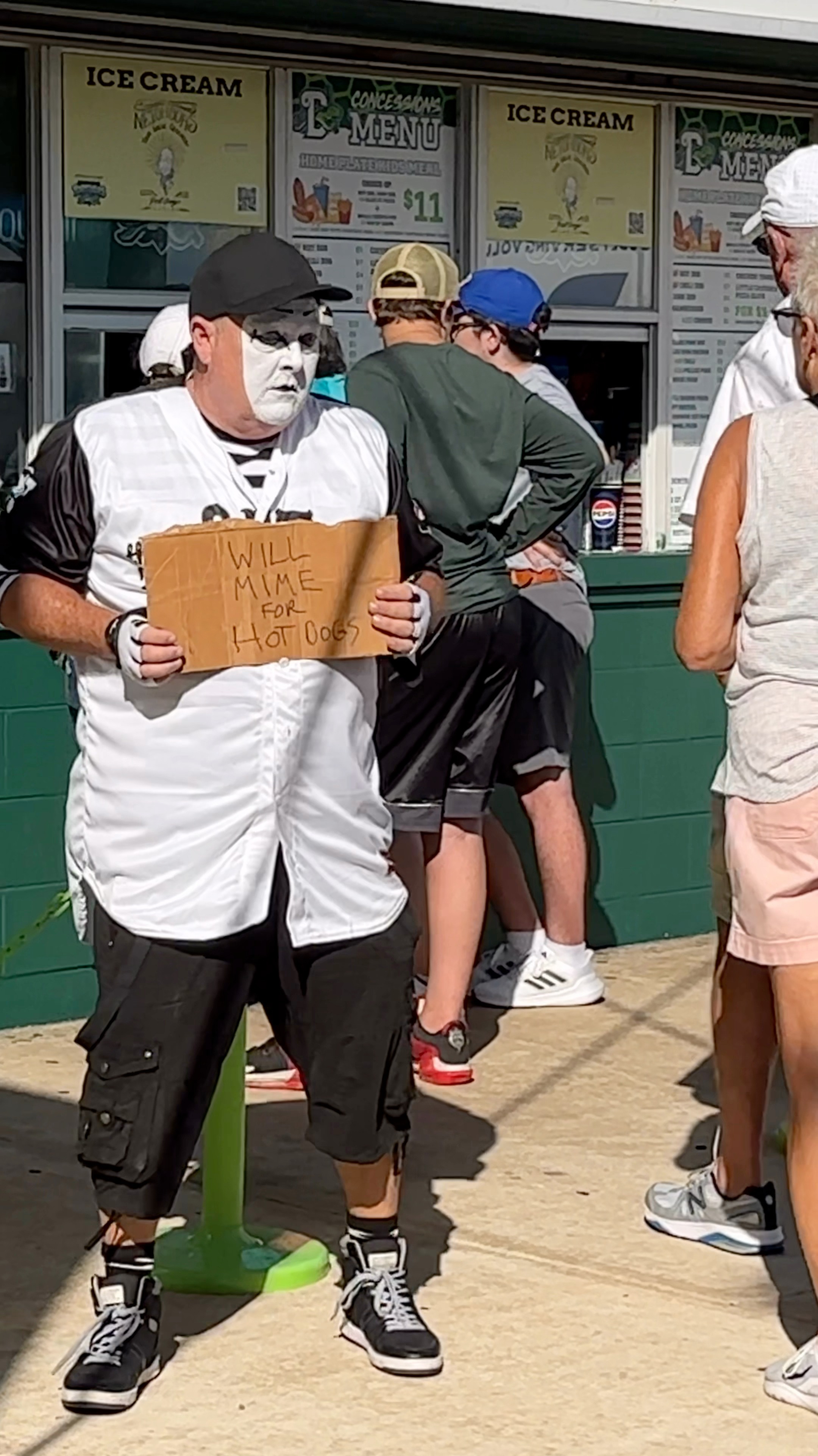 Not even a glance… ouch 🤣 Tom the mime Seaworld #tomthemime #funny # ...