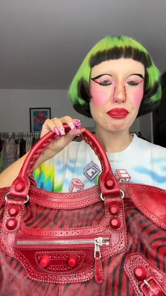Balenciaga City 風 バッグ y2k archive The Balenciaga City bag is back and better than ever—but did it