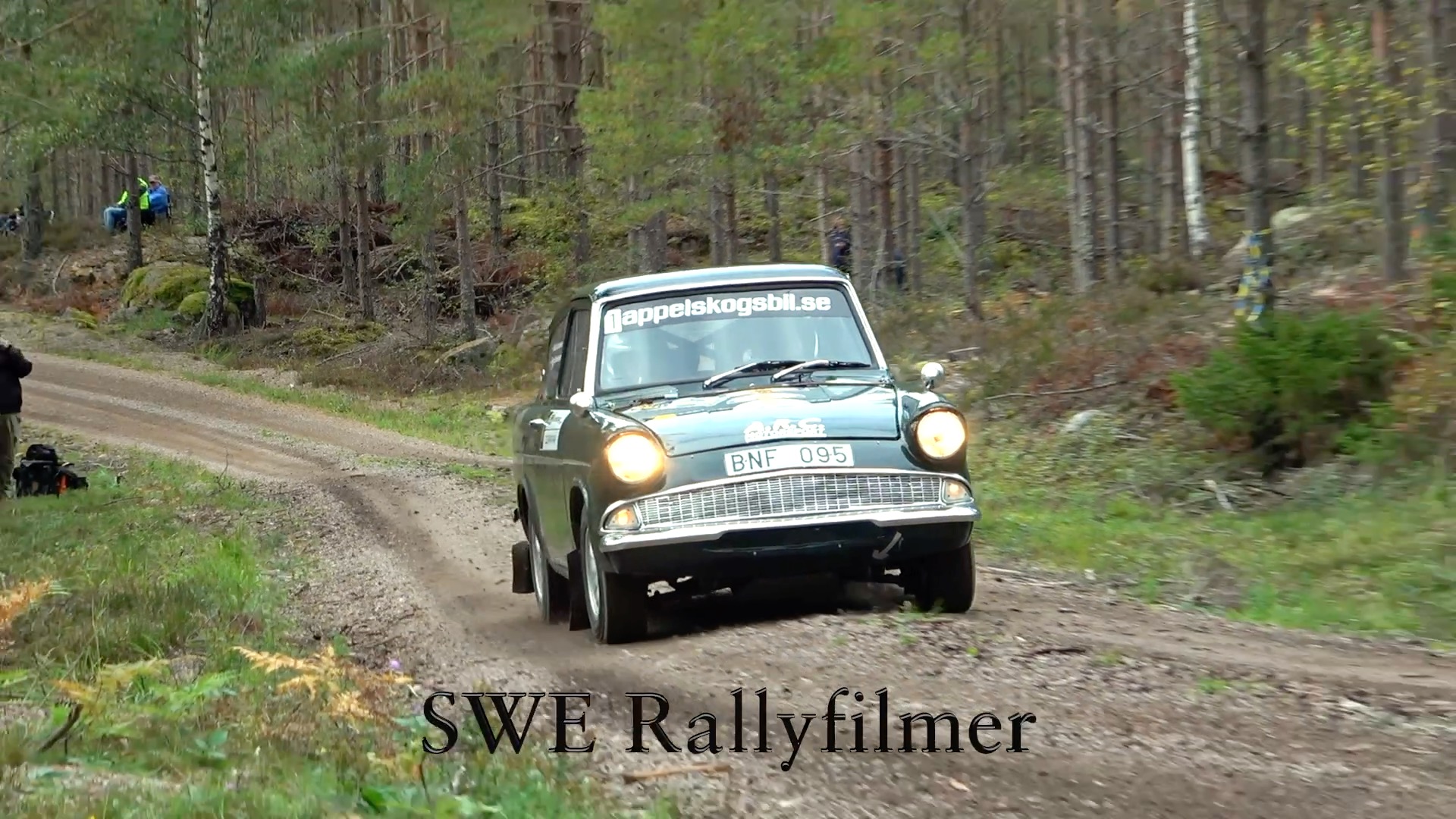 East Sweden Rally 2021 - En Ford Anglia 106 i rallyskogen, ser man inte ...