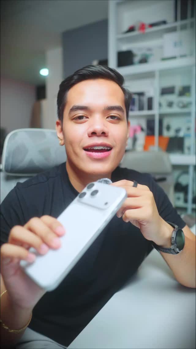 Tech by Ron - iPhone Pro vs. iPhone Pro Max. #RonLavares... | Facebook