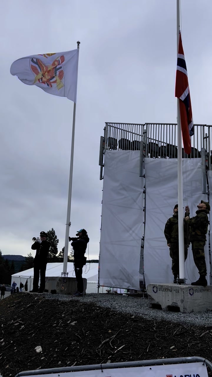 Flagget er heist på det som er den store finaledagen på ...
