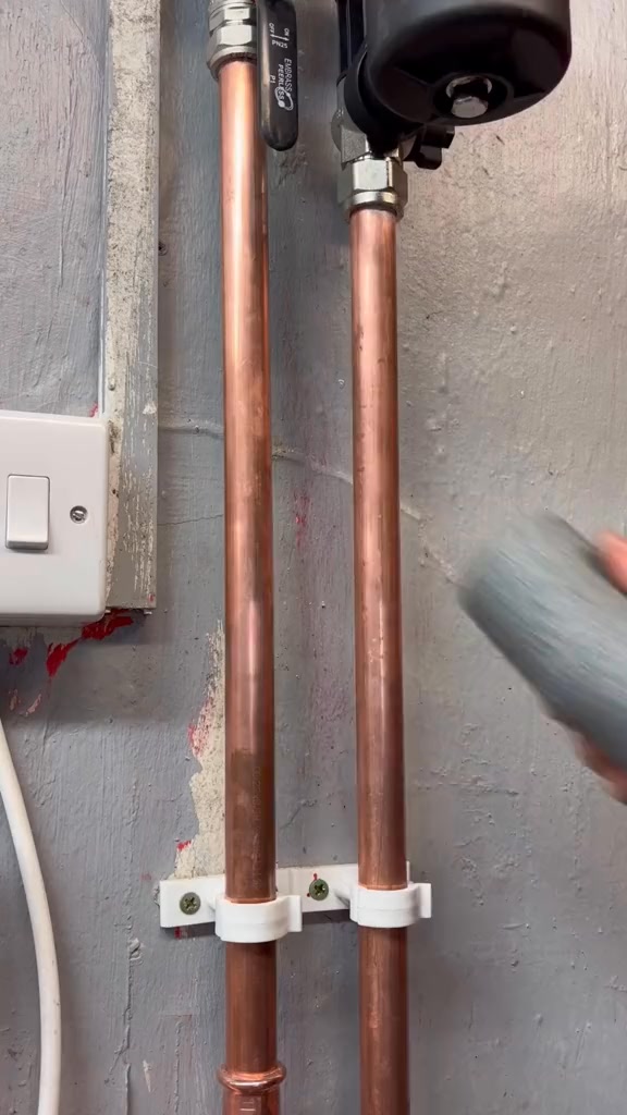 How to install lagging onto copper pipe. Using the right tools for the ...