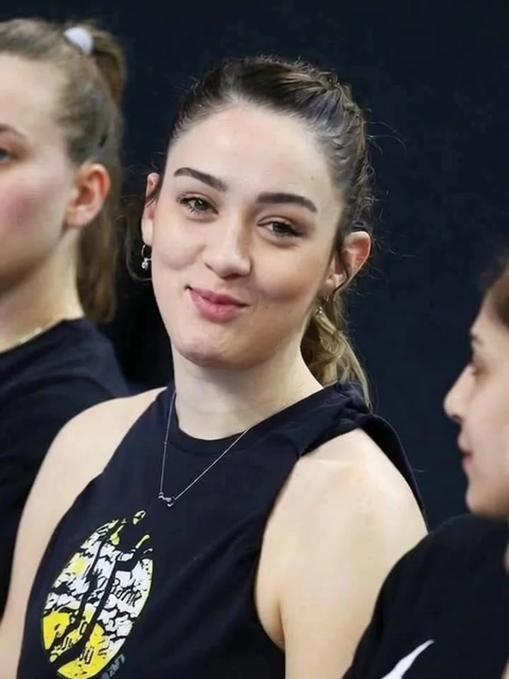 “Zehra Güneş — the towering spirit of Turkish volleyball, the athlete ...