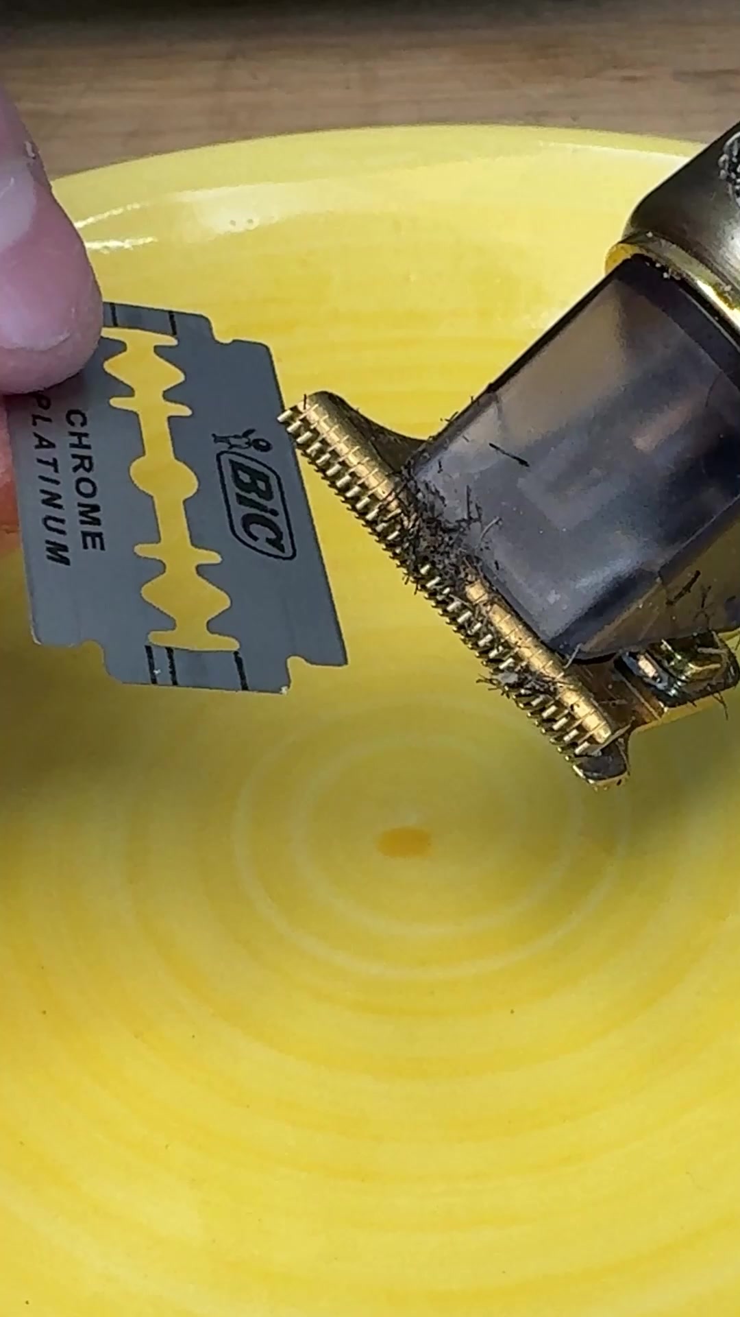 Razor Blade Cleaning Made Simple | Crafty Panda How | Facebook