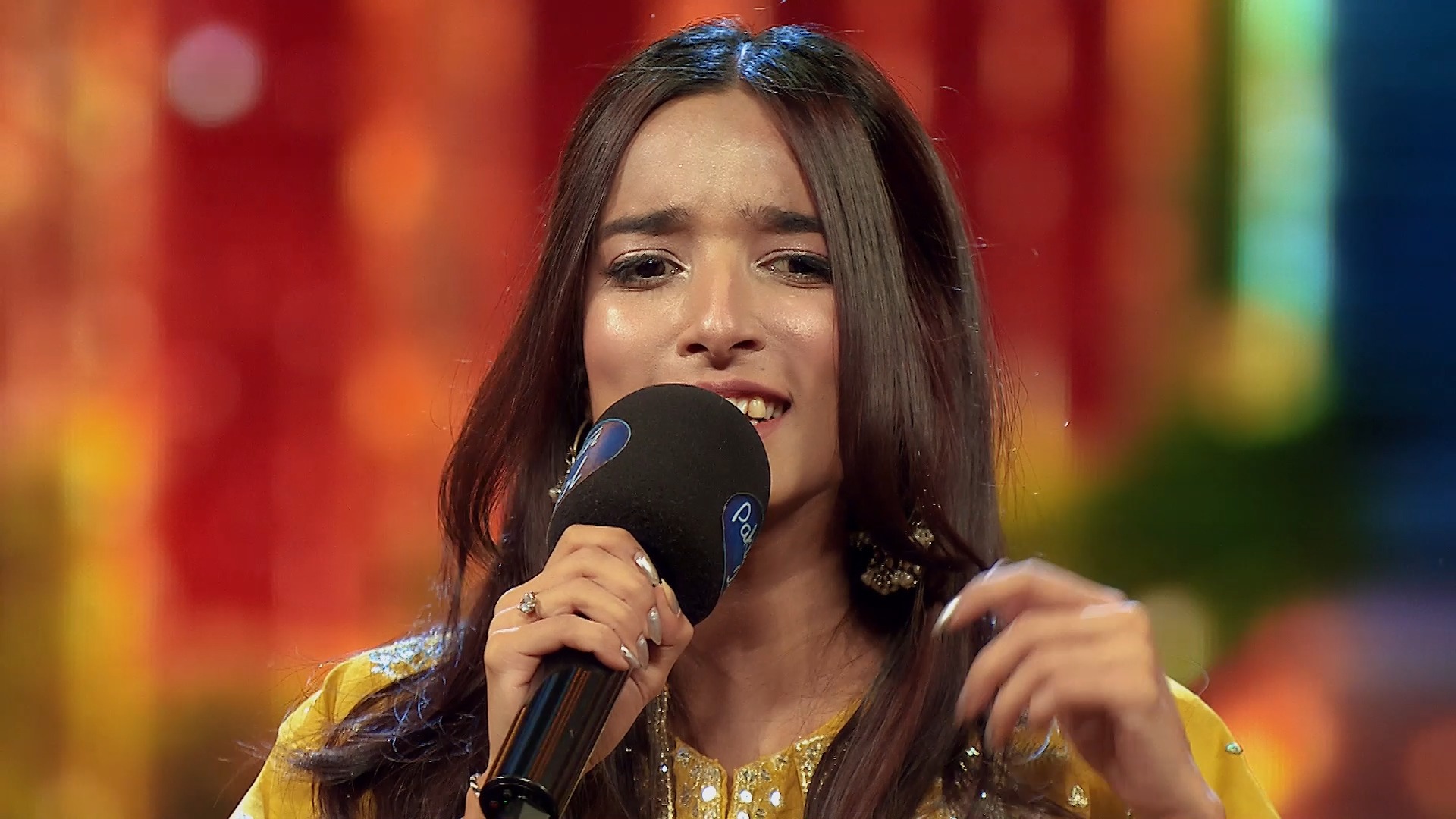 Samya Gohar lights up the stage with attitude and energy in “Main Nai ...