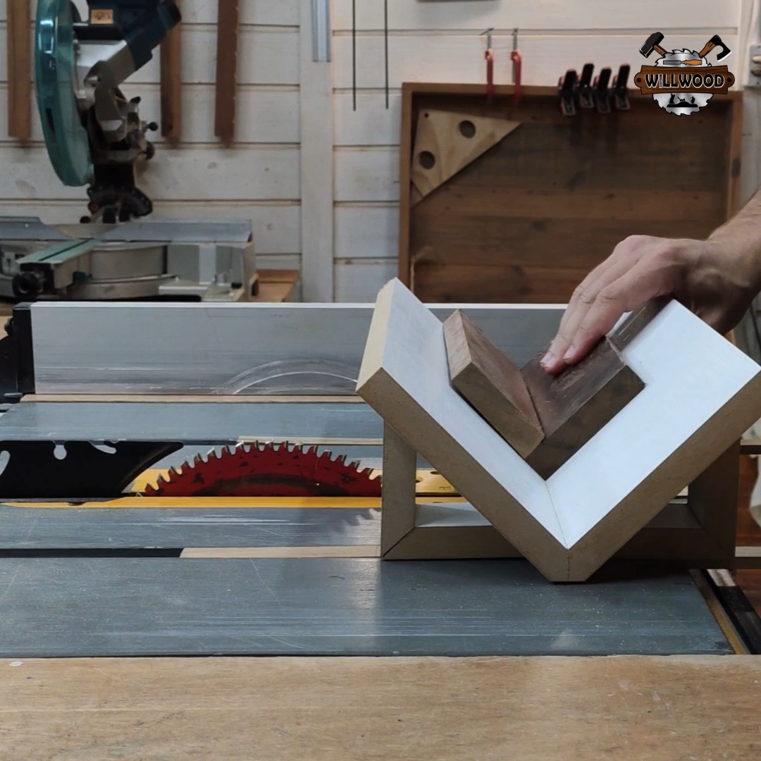 Easy build. Useful idea. #woodworking #woodwork #diy #carpentry # ...