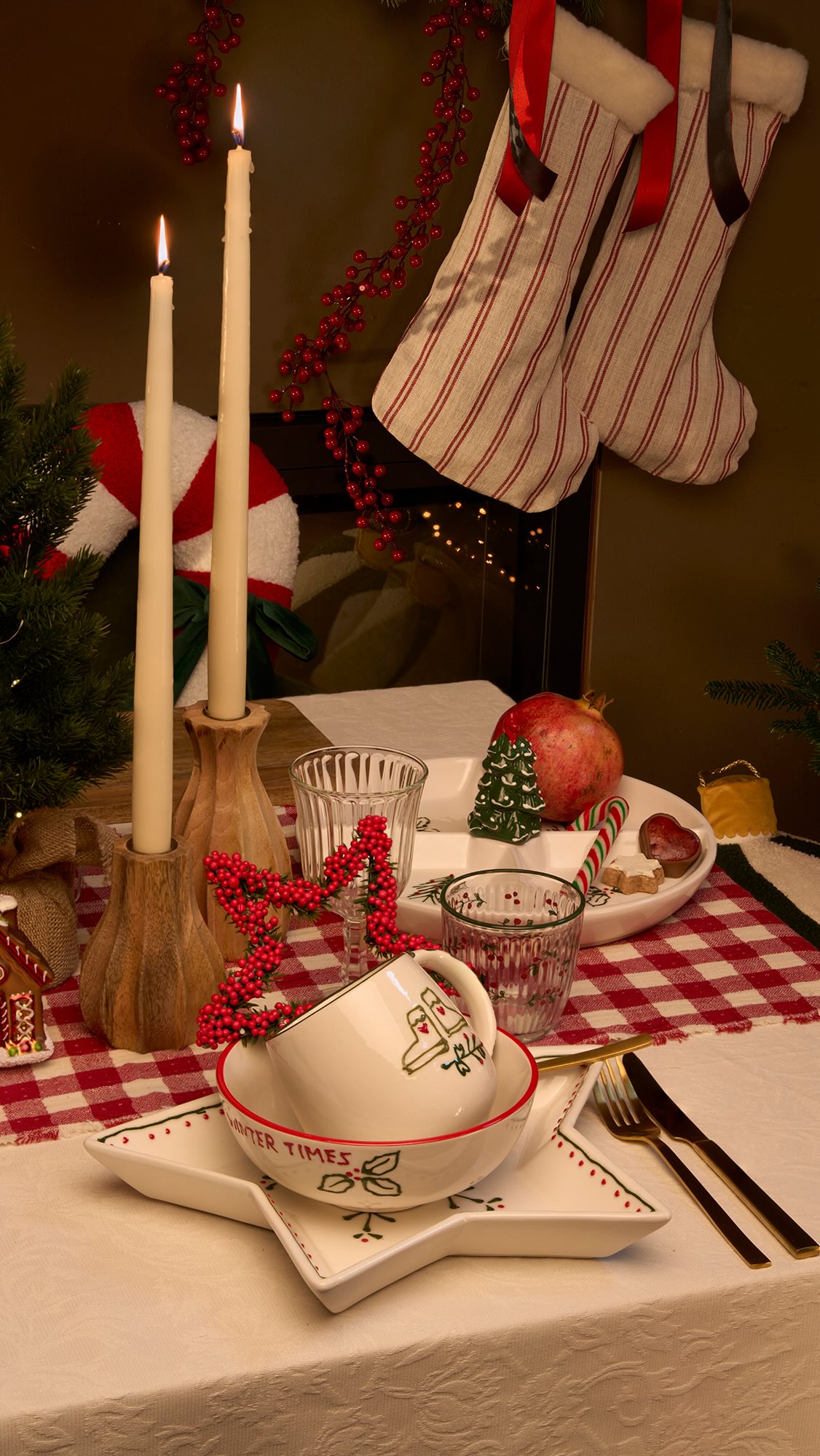 Wir lieben unser festliches DEPOT Weihnachtsgeschirr 🍽️✨ Mit seinen detailreichen, erhabenen Designs zaubert es im Handumdrehen eine gemütliche Weihnachtsatmosphäre. , Für die schönste Zeit im Jahr –