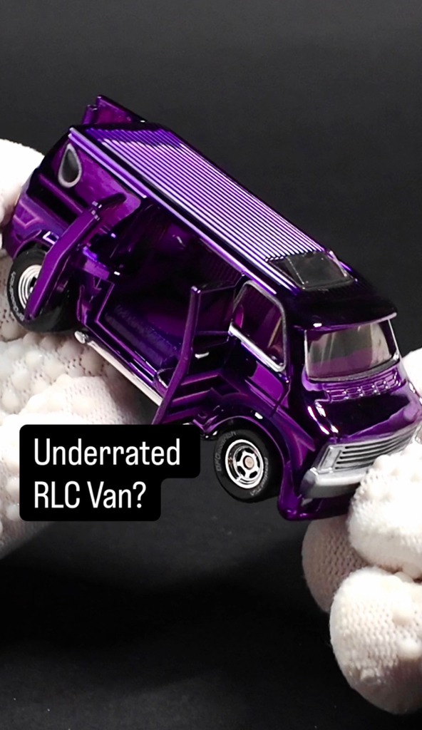 Hot Wheels RLC Dodge Tradesman with opening doors, a proper retro