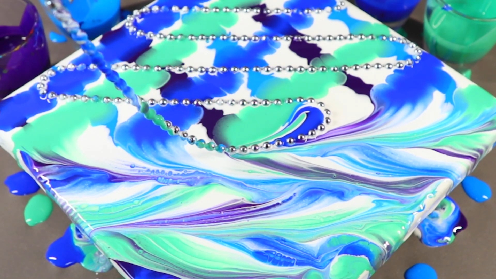 Acrylic pouring with Chain - Pour in a grid pattern - Acrylic fluid art ...
