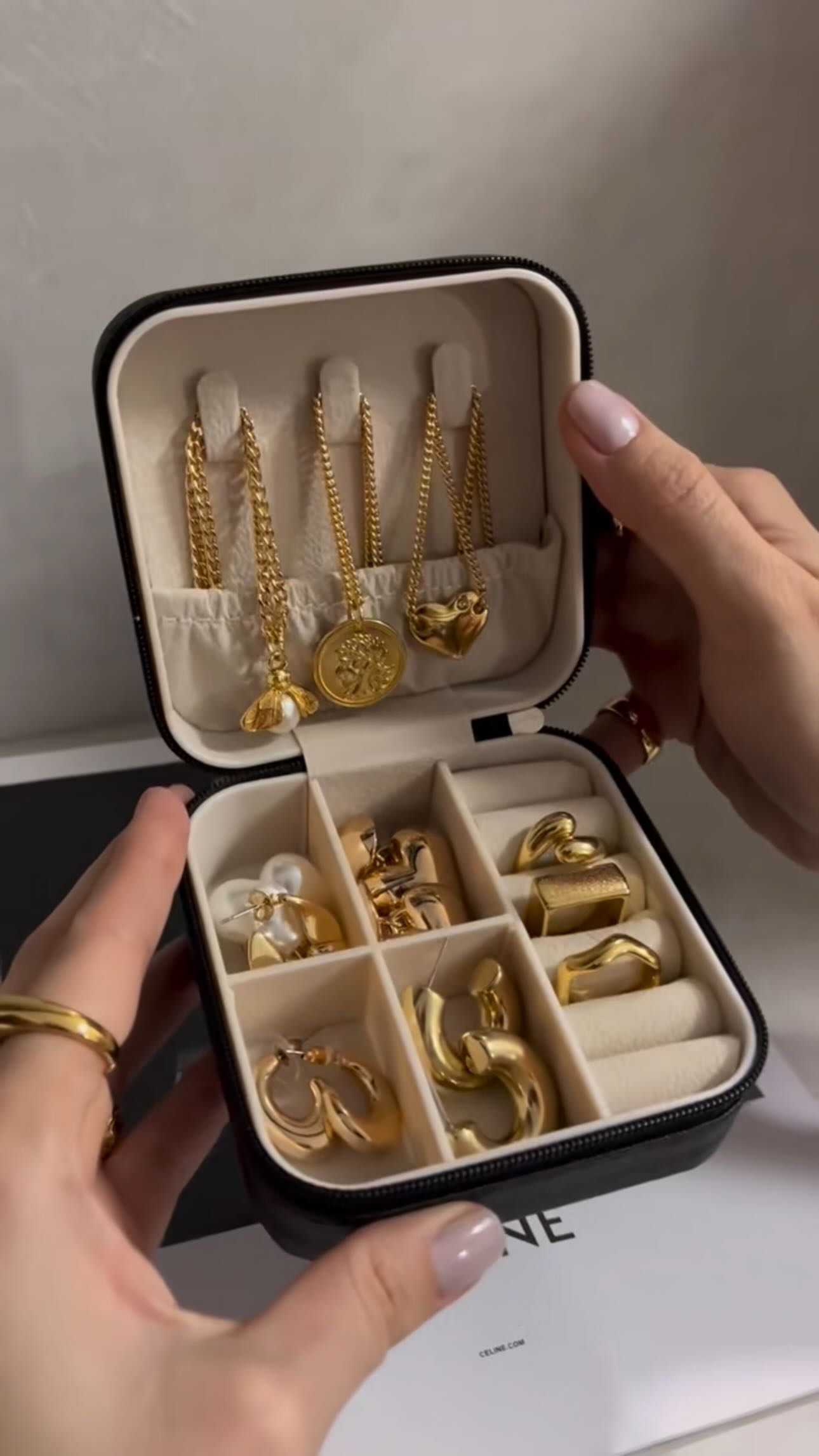 Small but mighty organisers — meet your new travel bestie 💼💍 Click the ...
