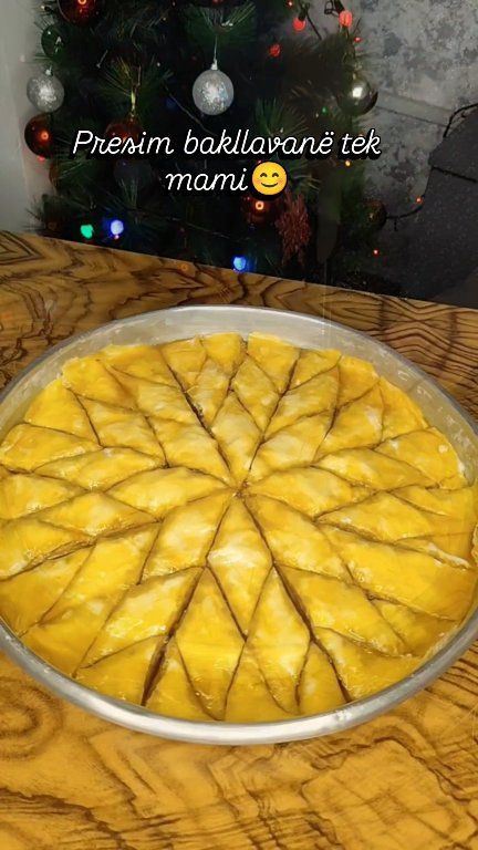 Presim bakllavanë tek mami në 🇦🇱🫶 Po ju? Jua përgatiti mami, apo ua ...