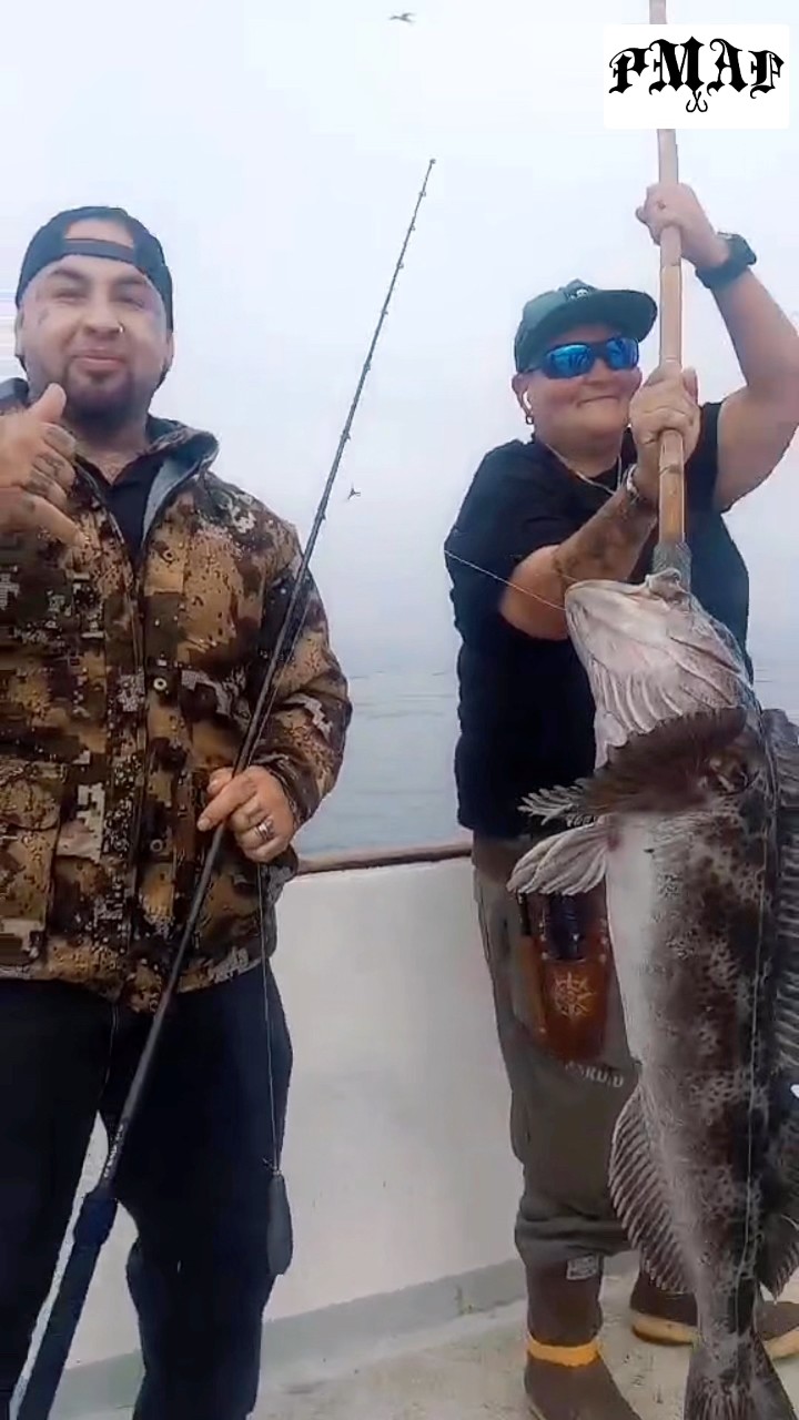 Gambit with the Gaff ! Catching Ling Cod on The Black Pearl in Morro ...