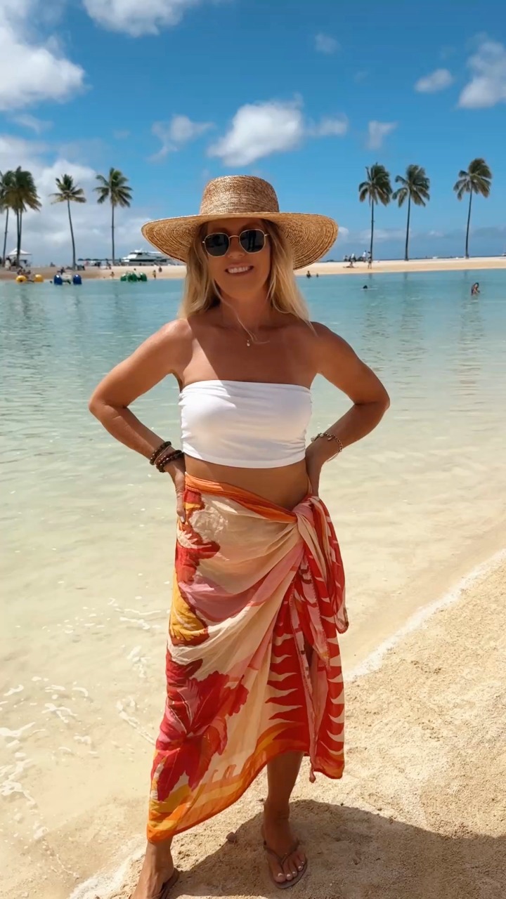 Fabulous beach day with @aviarisen and fam. Wore my scissors only, No-Sew Infinity dress and it reminded what a good #DIY it is. Highly recommend it for vacations because it's a dress