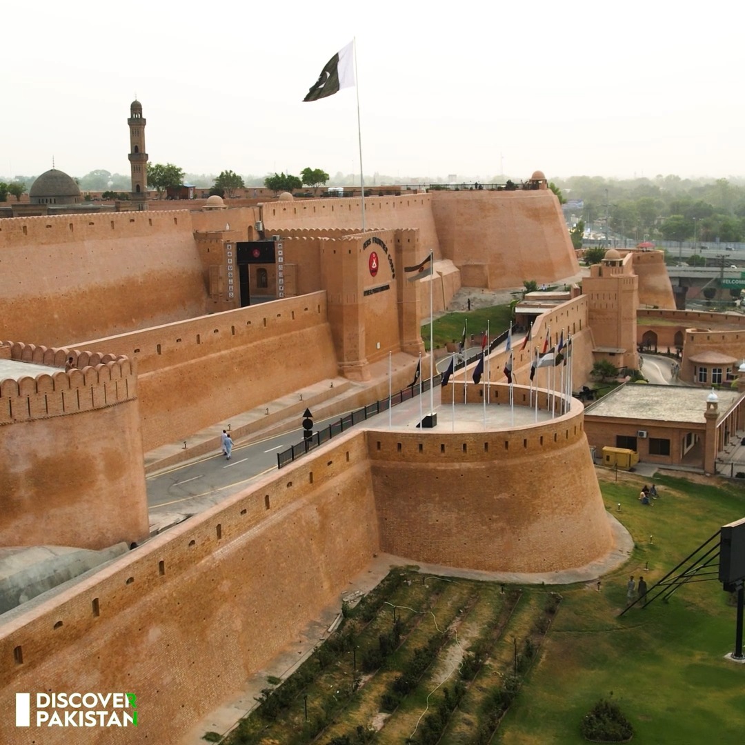 پشاور کا سب سے تاریخی ورثہ قلعہ بالا حصار! یہ کوئی عام قلعہ نہیں بلکہ ...