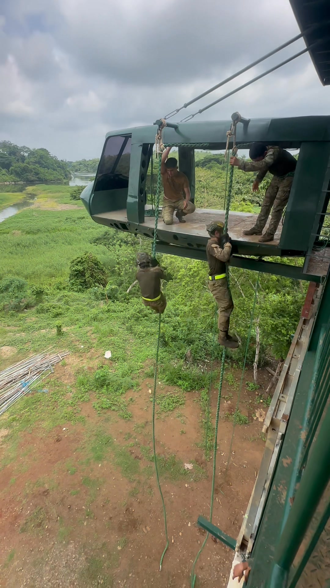 FRIES,, Fast Rope Insertion Extraction System.. Safety Nco sgt dionio ...