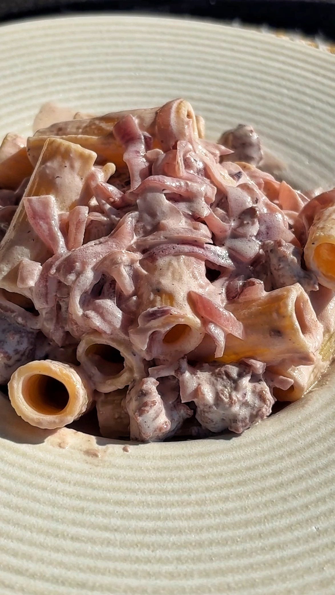 👉 Rigatoni cremosi con cipolla e salsiccia di @burrataepistacchi 🤤 Un ...