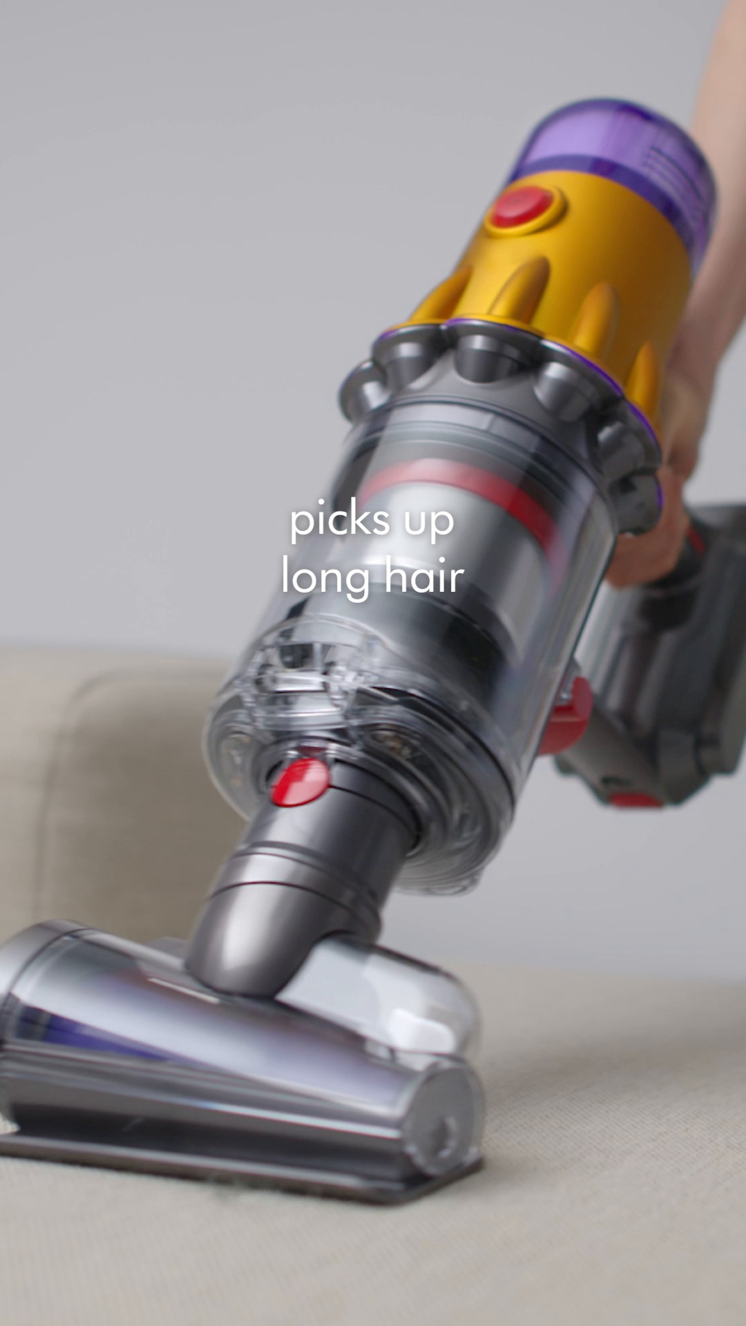 The Fluffy™ brush bar of your Dyson V12 Detect Slim vacuum is