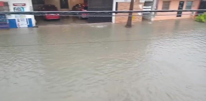 🔴#ATENCIÓN🔴¡Ya van a nadar! 🫠😳😱Super inundada la Calle 18 desde la ...