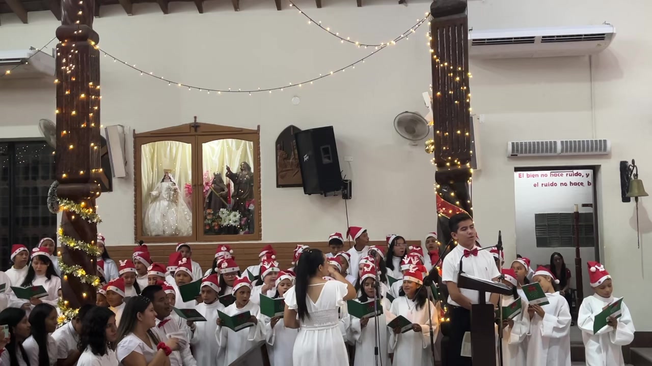 𝑴𝑰𝑺𝑨 𝑫𝑬 𝑮𝑨𝑳𝑳𝑶 En visperas al nacimiento del Niño Jesús, acompañado del ...