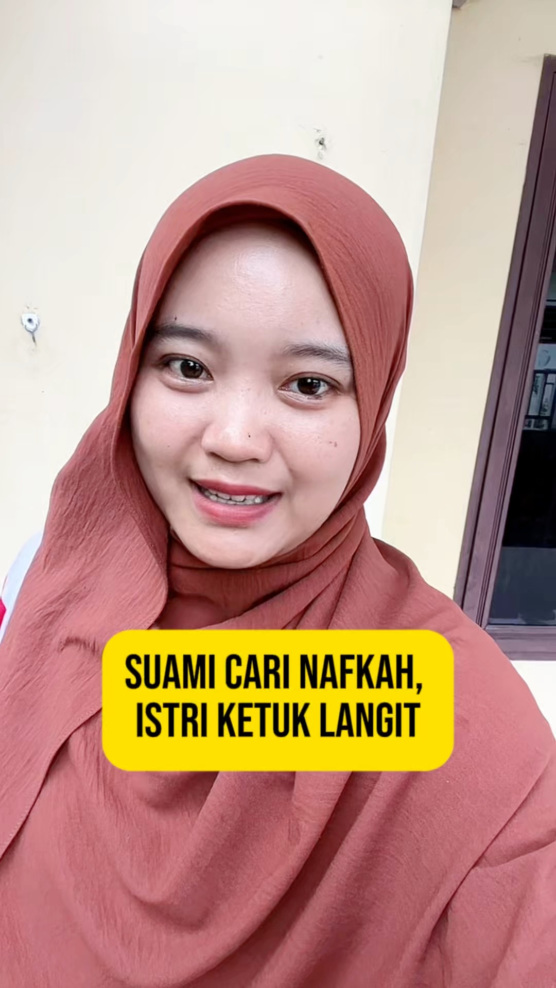 Suami bekerja dengan tenaga. Istri berjuang dengan doa. Dan Allah yang ...